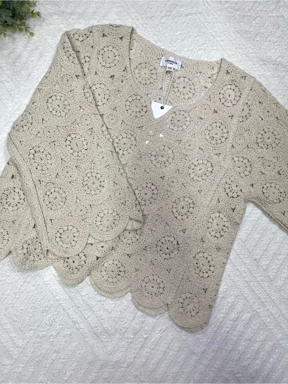 Anniewear Beige Crochet Sweater Boho Scalloped Hem Size L/XL